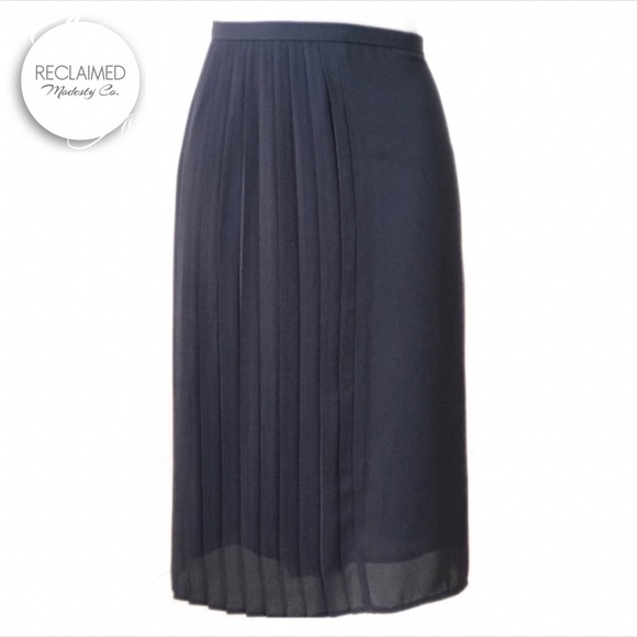 Joe Fresh Dresses & Skirts - NWT JOE FRESH Pleated Navy Skirt. SIZE 12